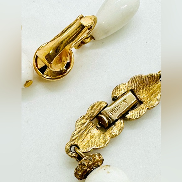 Vintage White MONET Necklace & Earrings - Picture 3 of 12